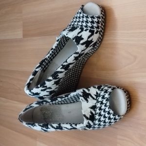 Tom's peeptoe wedges size 6.5